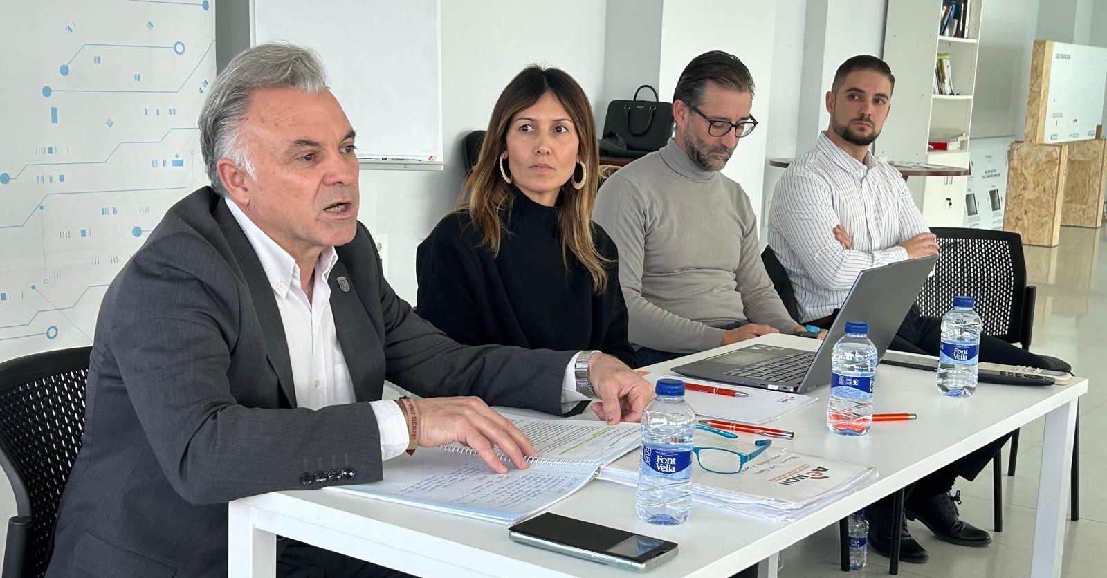 Aemon y Náquera reúnen a los empresarios para explicar los proyectos en el polígono Los Vientos