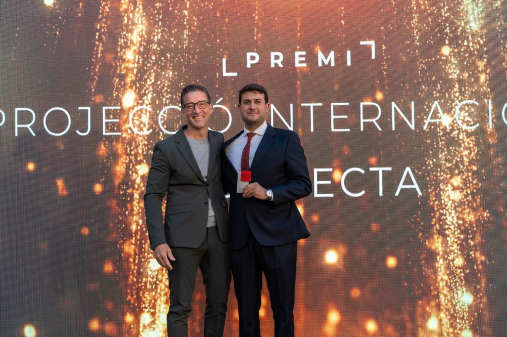 AEMON asiste a la Gala de los Premios Moncada Digital, donde la empresa asociada Solmecta ha sido reconocida por su proyección internacional. Un encuentro que pone en valor el tejido empresarial local.