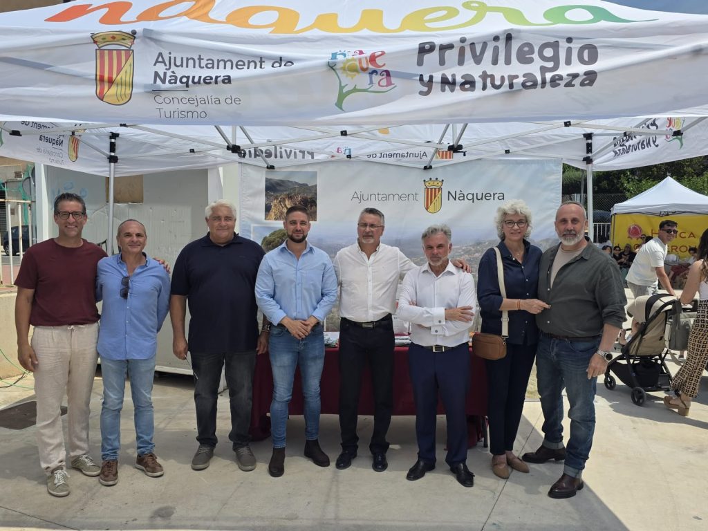 El presidente de AEMON, asistió a la Feria del Caballo de Nàquera junto al alcalde Iván Expósito y otros representantes institucionales, mostrando el apoyo ed la asociación a una de las citas más destacadas del municipio.
